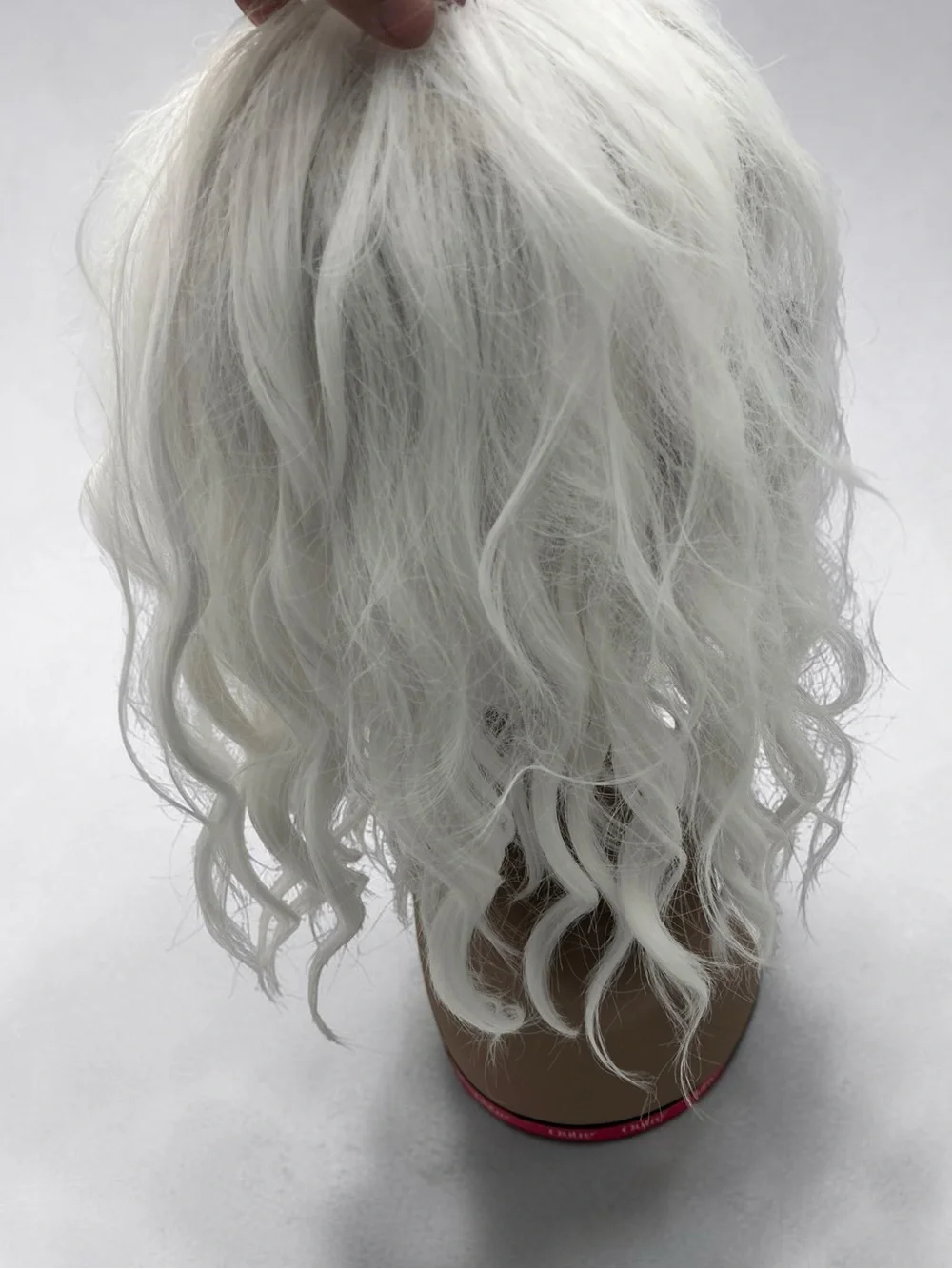 NWOT Women's White Short Wavy Synthetic Wig with Bangs Shoulder Length